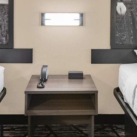 Super 8 By Wyndham שרלוטסוויל מראה חיצוני תמונה