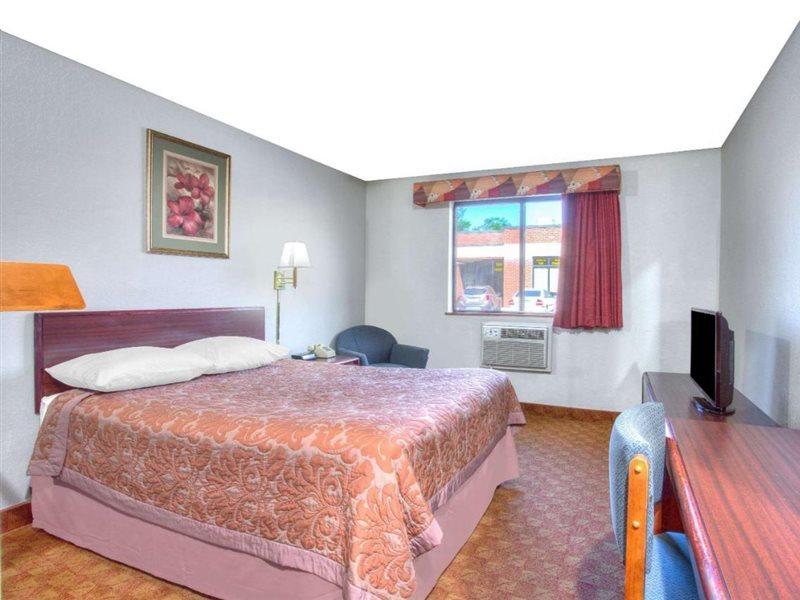 Super 8 By Wyndham שרלוטסוויל מראה חיצוני תמונה