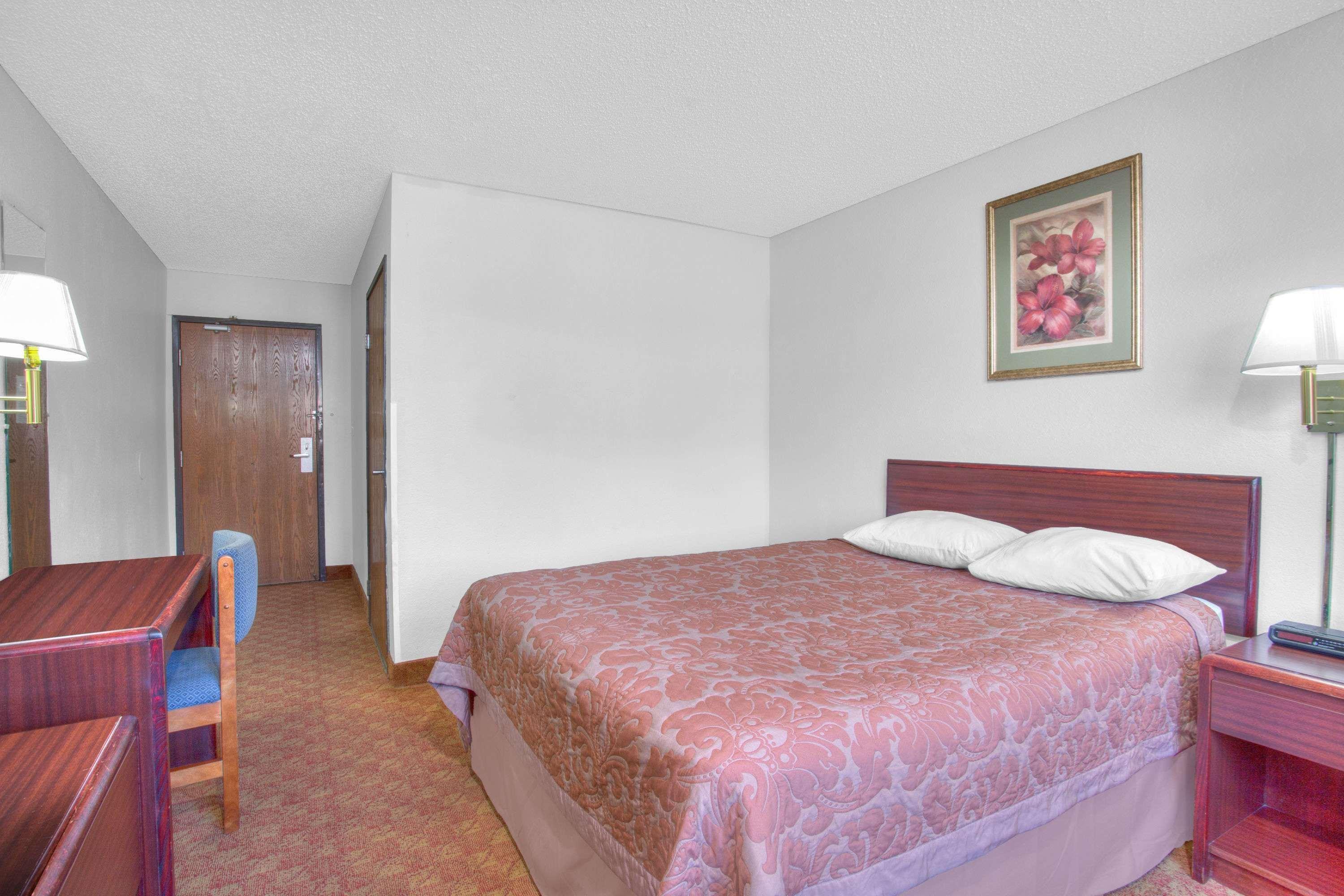 Super 8 By Wyndham שרלוטסוויל מראה חיצוני תמונה