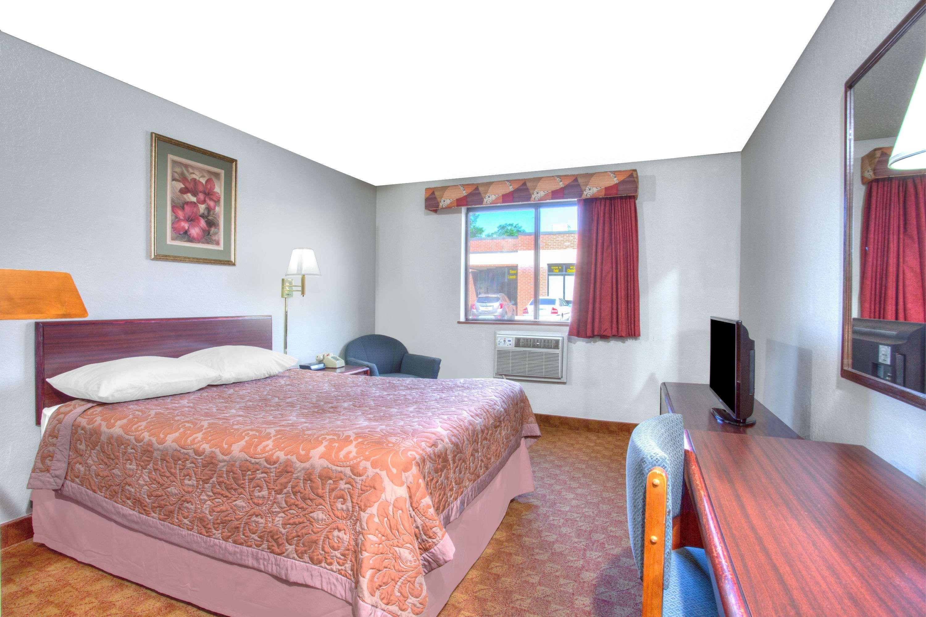 Super 8 By Wyndham שרלוטסוויל מראה חיצוני תמונה
