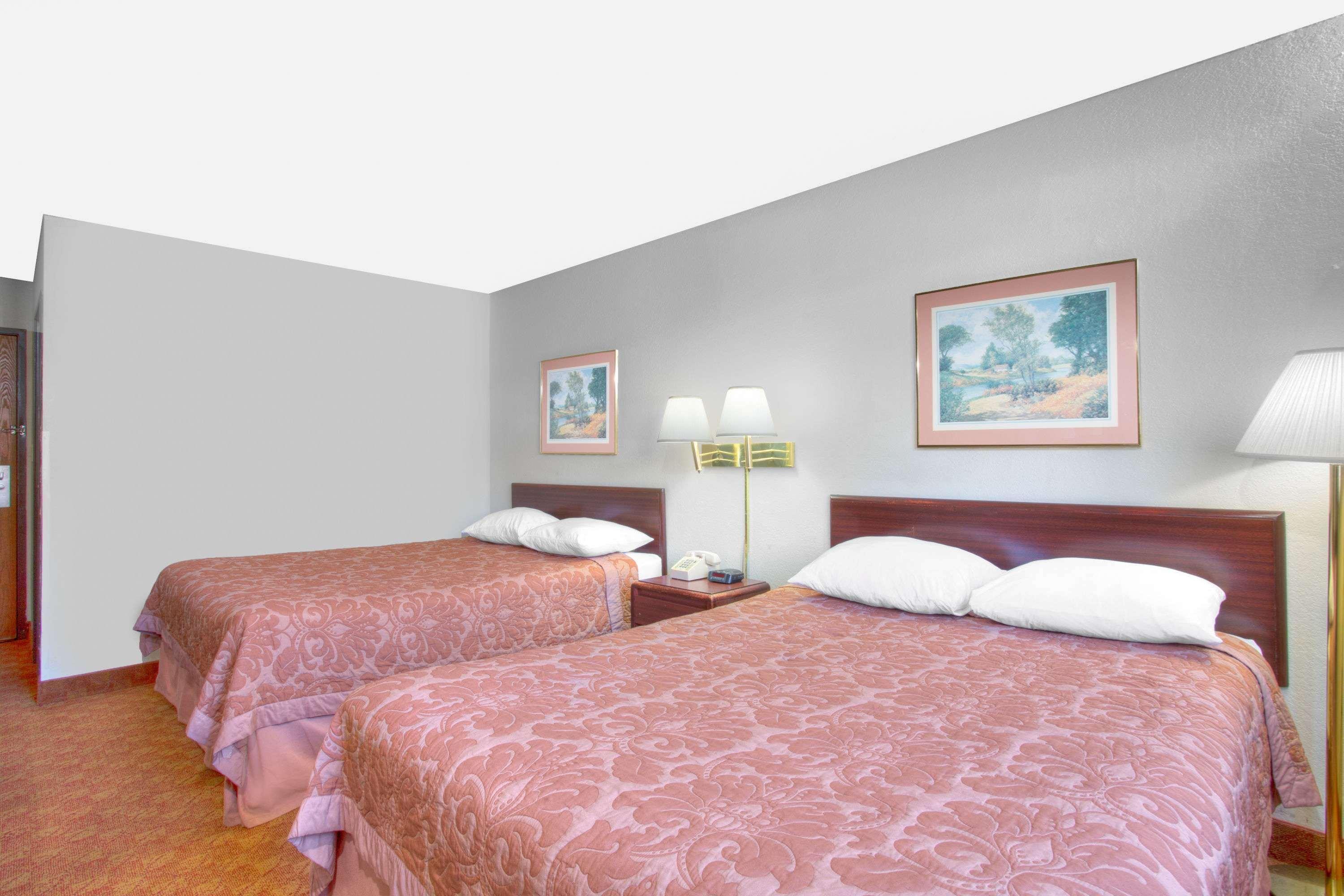 Super 8 By Wyndham שרלוטסוויל מראה חיצוני תמונה