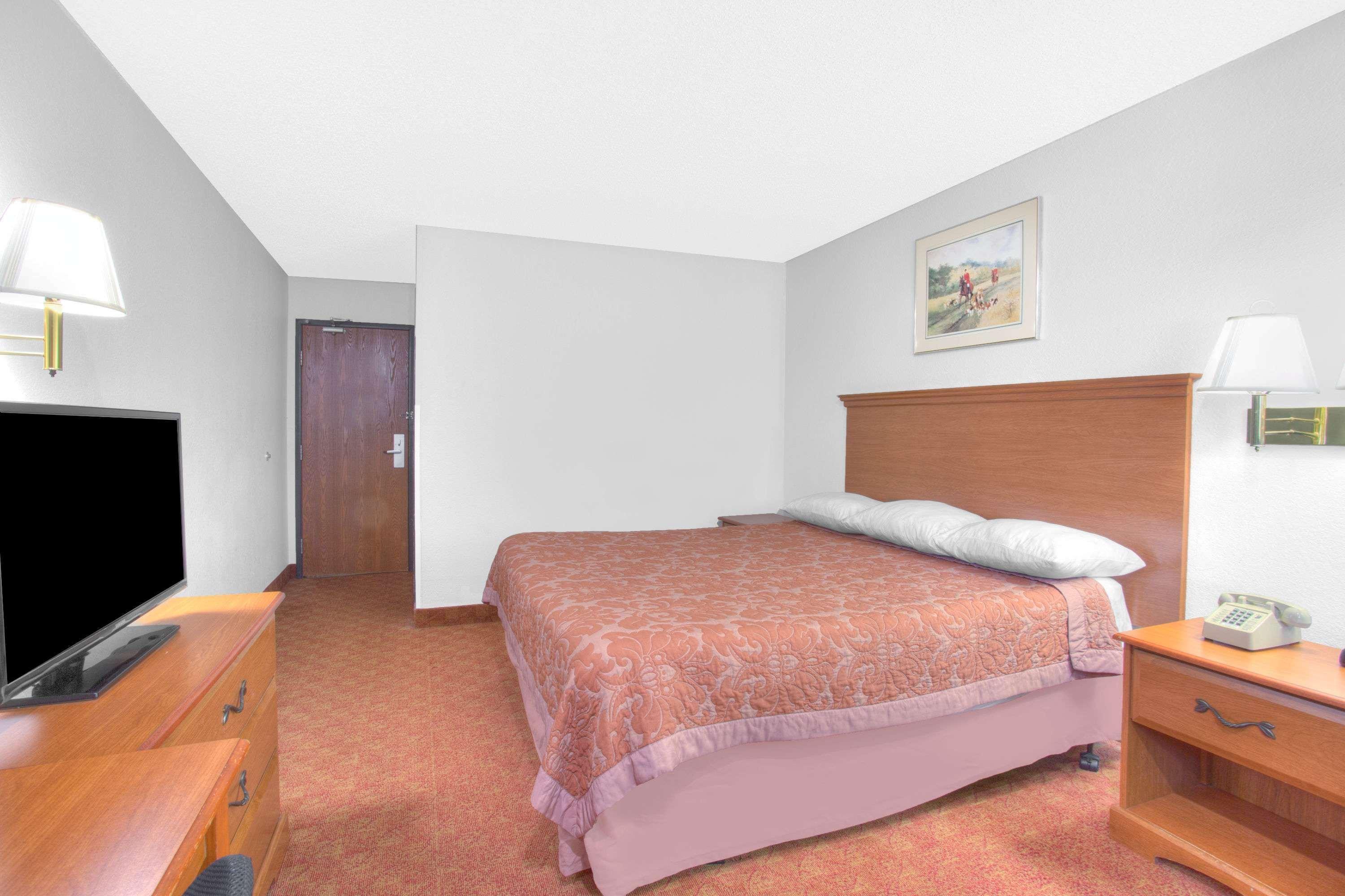 Super 8 By Wyndham שרלוטסוויל מראה חיצוני תמונה